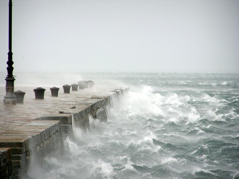 Porturile Constanţa Nord și Constanţa Sud-Agigea, închise din cauza vântului puternic