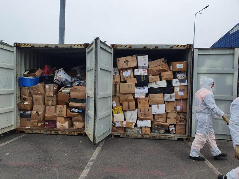 Marea Britanie continuă să trimită deşeuri! Încă şapte containere, descoperite în portul Constanța