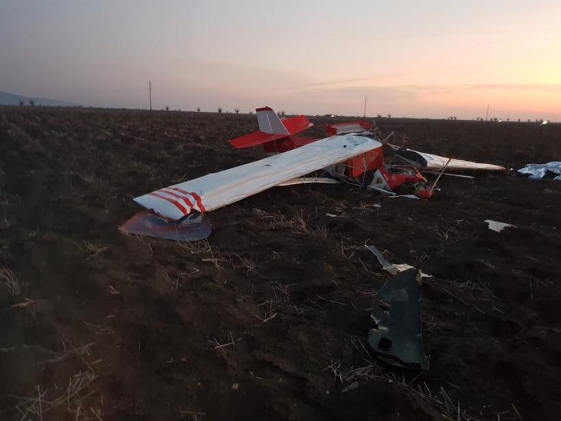 Un avion de mici dimensiuni s-a prăbușit în județul Arad. Două persoane au murit