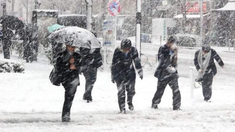 Vine iarna! Cod portocaliu de ninsori în 12 județe din Oltenia  Muntenia și Banat