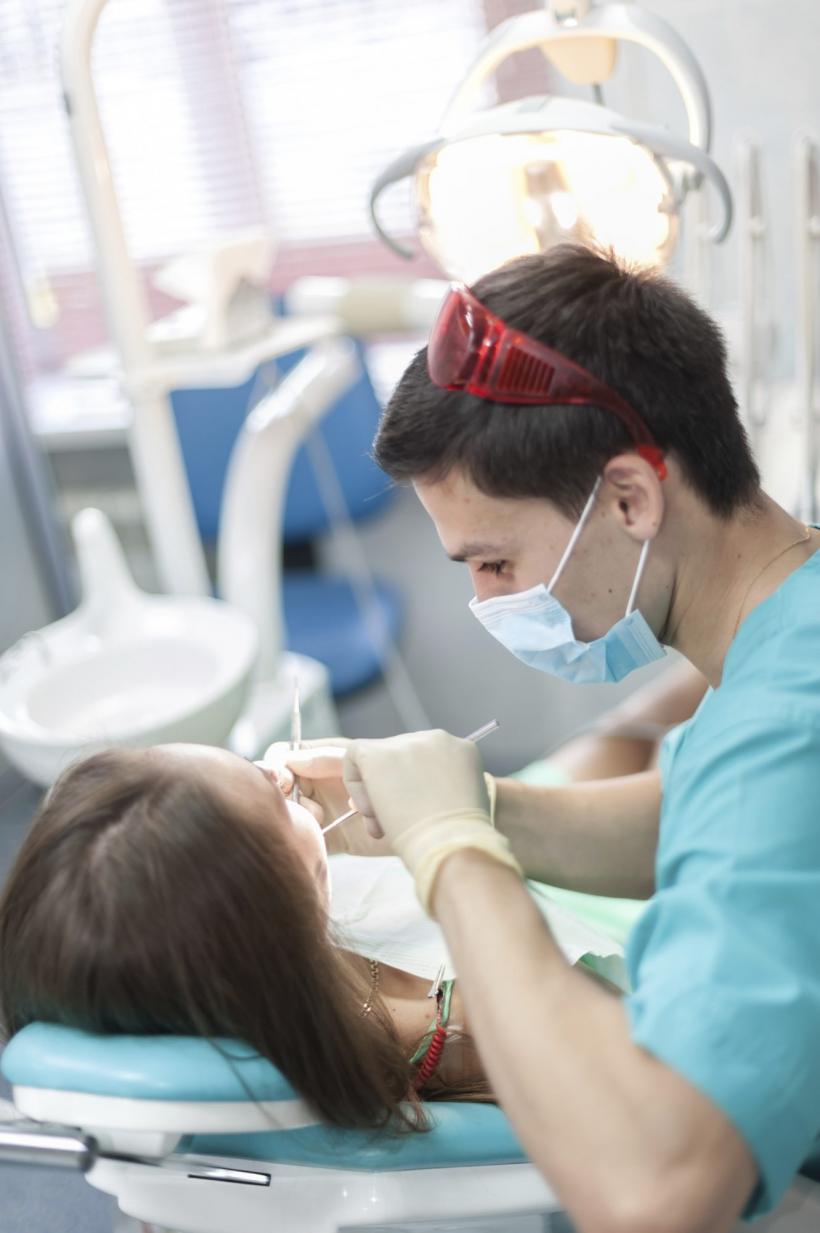 Spitalul Clinic „Dan Theodorescu” oferă consultaţii gratuite pentru urgenţele stomatologice