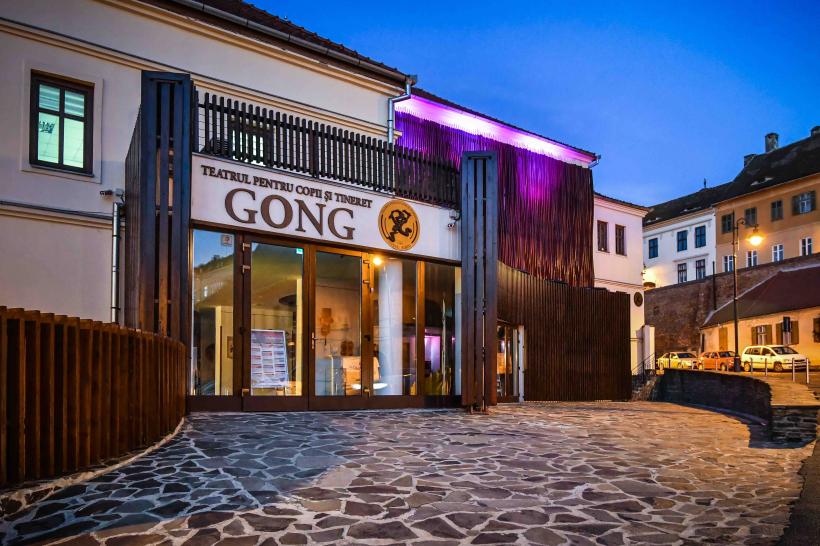 Teatrul Gong e alături și de cei mai în vârstă din comunitatea noastră!