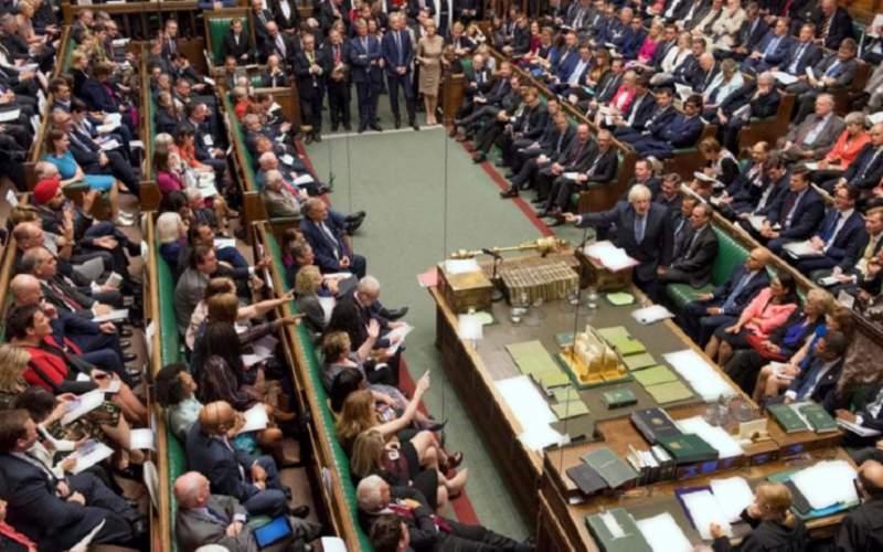 Parlamentul britanic își suspendă activitatea timp de o lună