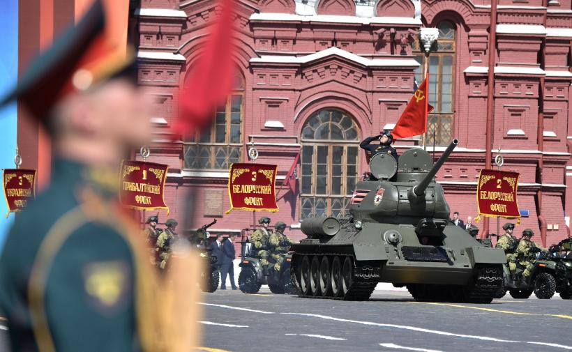 Inconștiență la Kremlin: Rusia ignoră COVID și face paradă de 9 mai