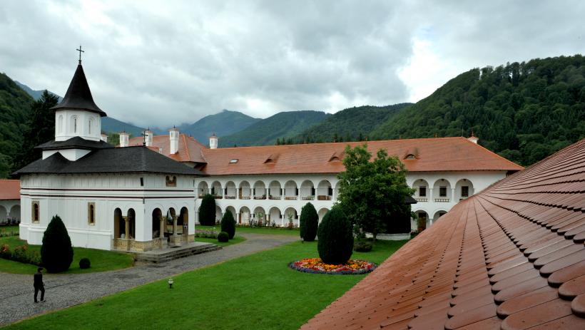 Nouă maici de la Mănăstirea Dragomirna, confirmate cu noul coronavirus