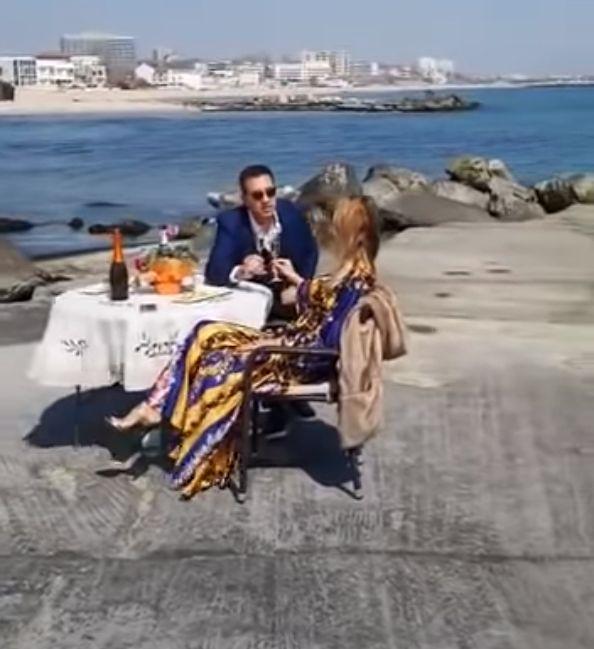 Sfidare în plină pandemie. Un politician care i-a pregătit soţiei o masă romantică pe plajă, la Eforie, amendat de Poliție