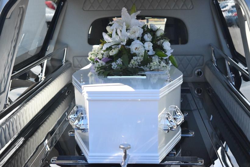 Ajutoarele de înmormântare oferite de stat au întărzieri de câteva săptămâni