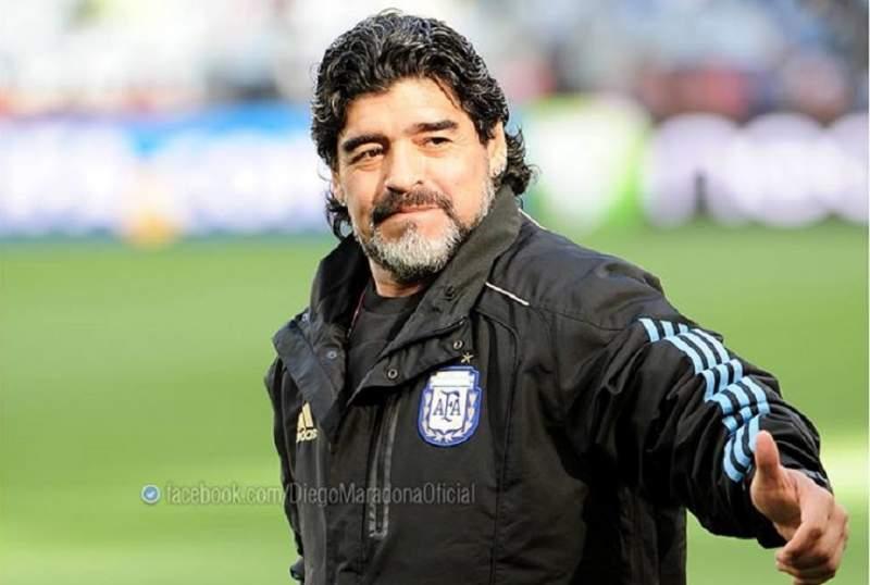 Buenos Aires: Statuia lui Maradona poartă mască de protecţie