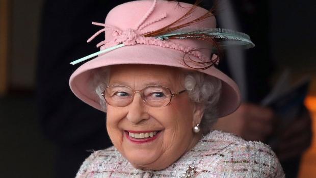 Aniversare discretă pentru Elizabeth a II-a. Regina Marii Britanii împlineşte marţi 94 de ani