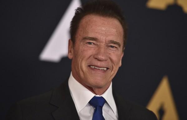 Arnold Schwarzenegger va deveni bunic