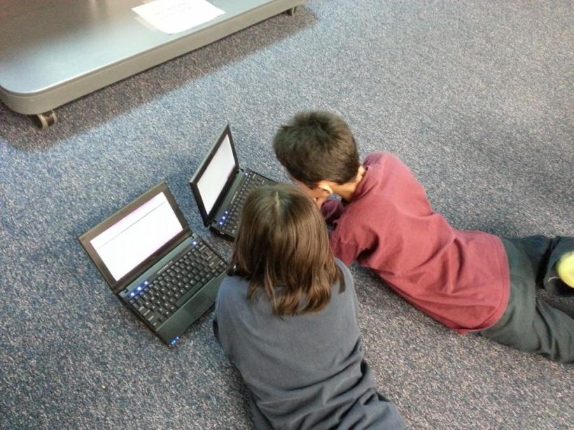 USR vrea ca mai mulți copii din medii defavorizate să primească calculatoare, prin programul Euro200