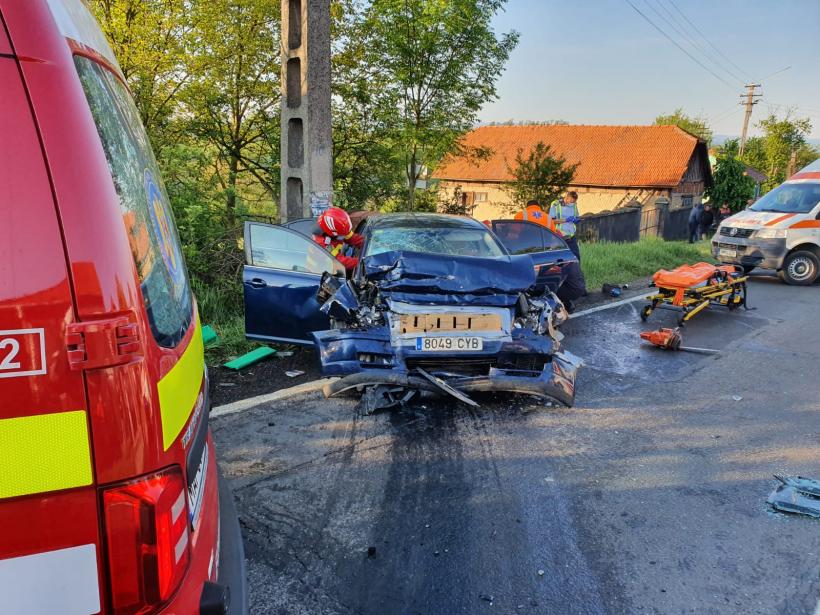 UPDATE Accident GRAV în Timiș. Un bărbat a murit și două persoane au fost rănite, după impactul dintre un TIR și o mașină. Traficul, blocat pe DN68A