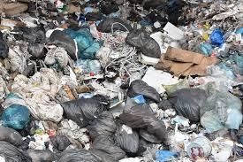 Amenzi de 168.000 de lei pentru nereguli la depozitele de deșeuri din Sintești
