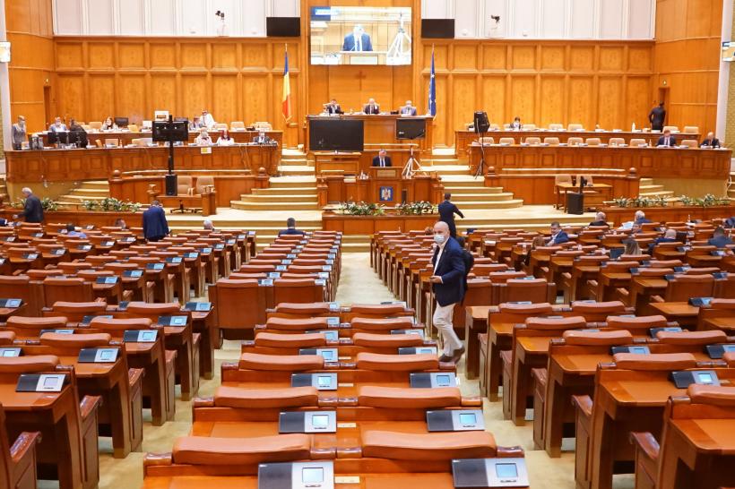 Scandal între Ponta şi Orban, în Parlament: Asistăm la o slujbă de pomenire