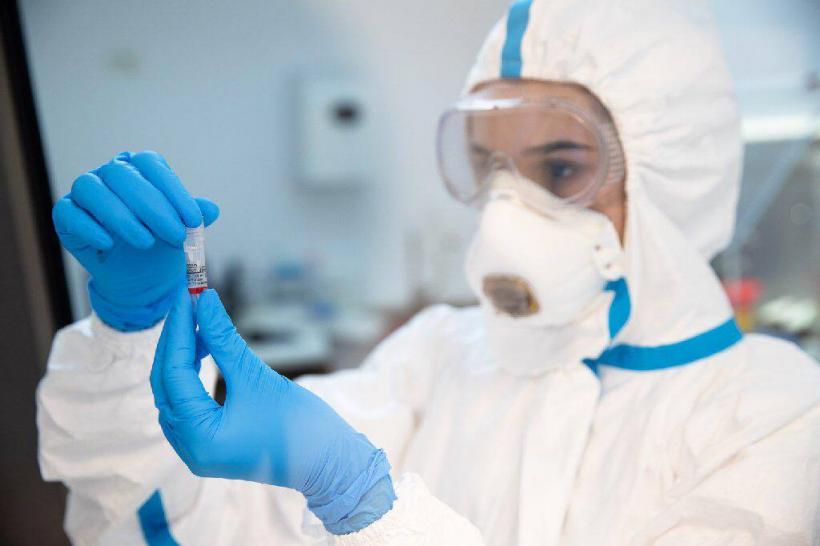 Focar extins de coronavirus la o fabrică din Sebeș. 59 de persoane infectate