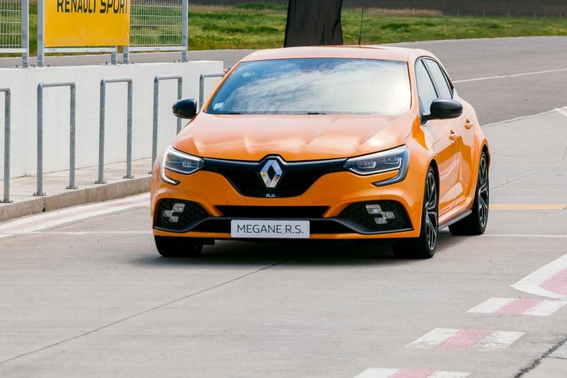 Moody's înrăutățește prespectia de rating a constructorului auto francez Renault