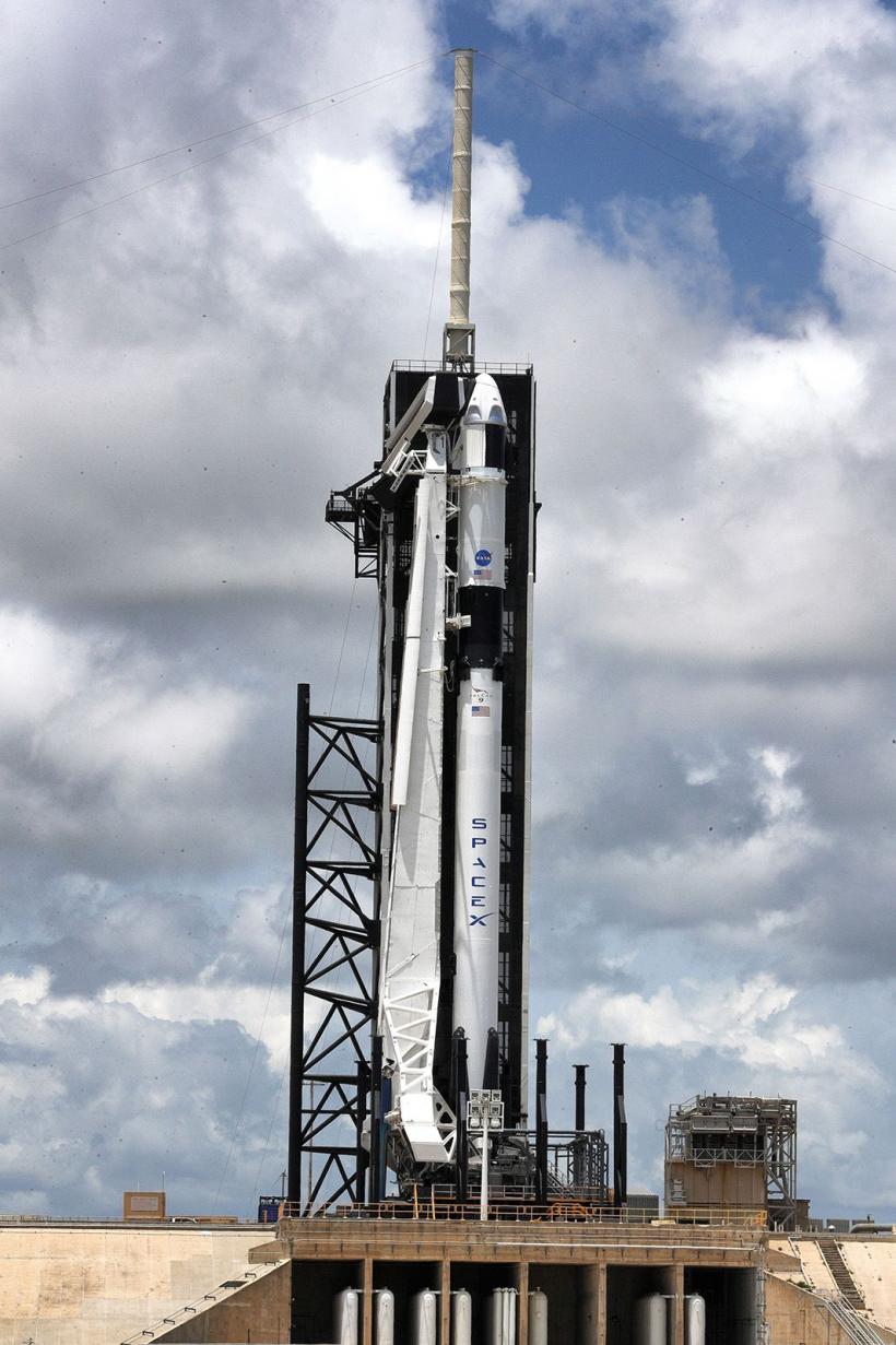 SpaceX a fost lansată. Naveta Crew Dragon va duce doi astronauți americani pe Staţia Spaţială Internaţională