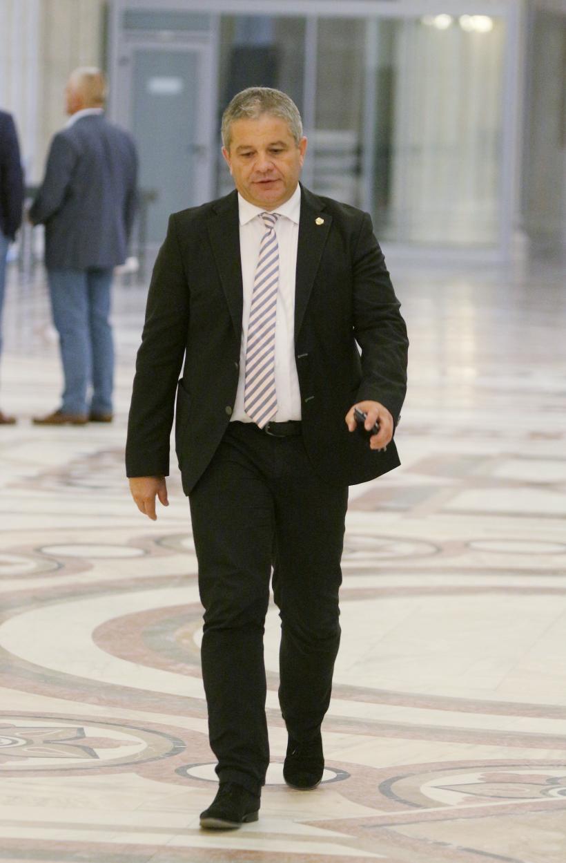 Florian Bodog, reacție dură: Trebuie oprit jaful PNL din sănătate. Orban și Tătaru să dispară din istorie