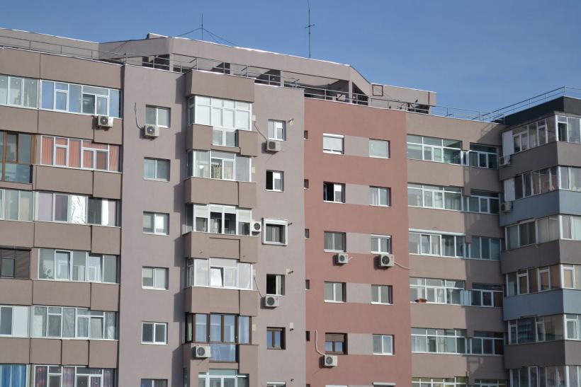 Numărul anunţurilor imobiliare din București a scăzut cu până la 65%