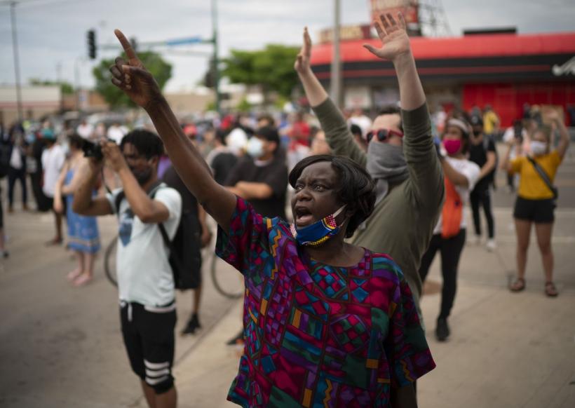 Protestele antirasism continuă în SUA. O statuie din New Orleans a fost dărâmată