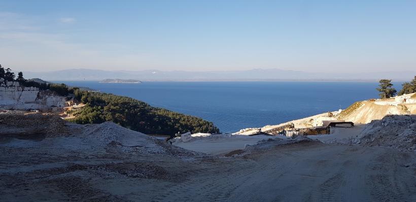 La plajă, cu mașina personală, în Grecia