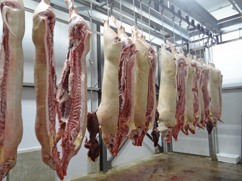 București: Zeci de kilograme de carne, confiscate din cluburi și restaurante