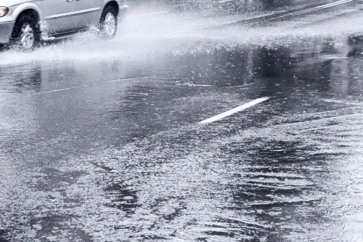 Ploaie torențială și pericol de acvaplanare pe Autostrada București-Ploiești
