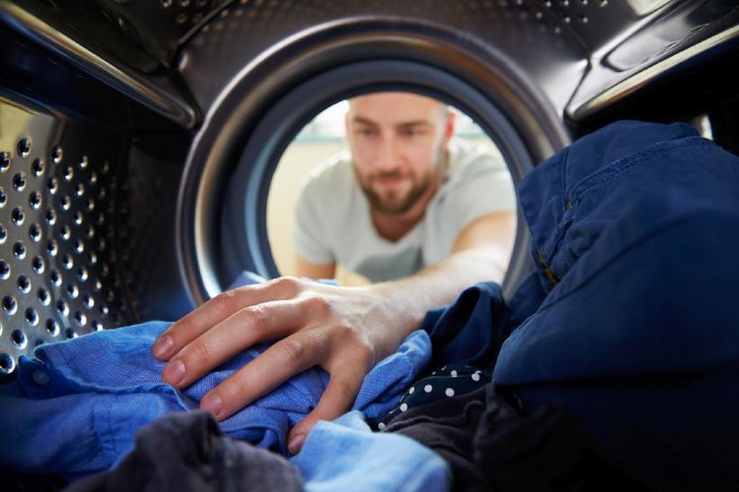 Cum îţi speli hainele, ca să le dezinfectezi corect