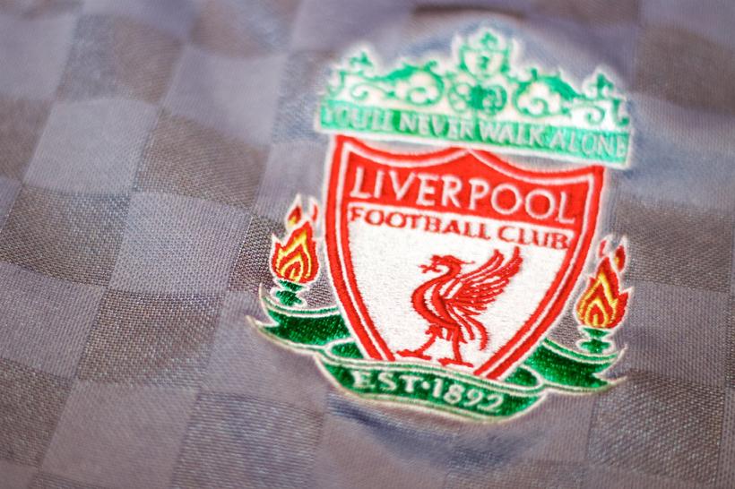 Sute de suporteri FC Liverpool au sărbătorit în stradă victoria din Premier League