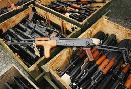 Arme şi muniţii, deţinute ilegal de un hunedorean în vârstă de 40 de ani