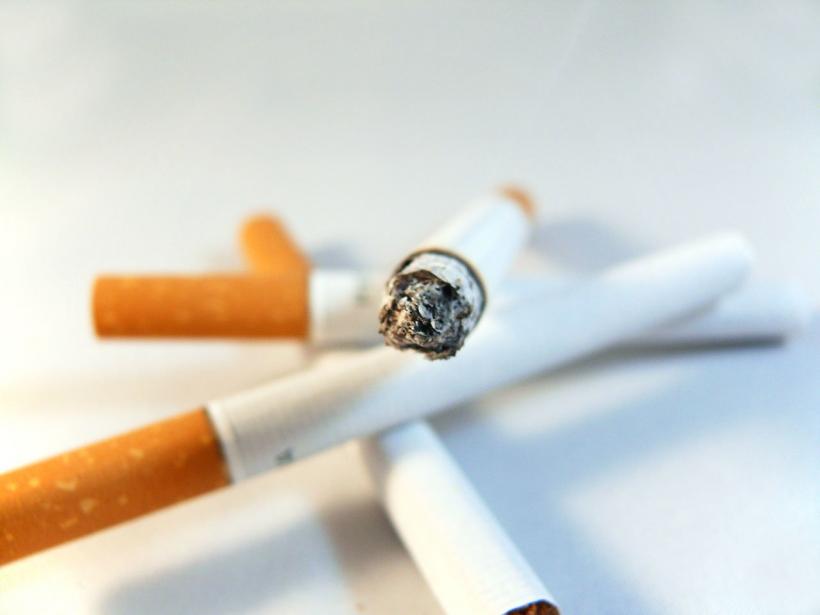 Restricțiile de pe piața de tutun vor scădea cu 40% taxele la buget