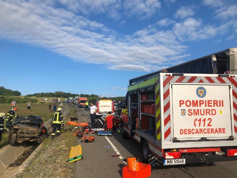 Tragedie la Cluj. Trei persoane au murit după ce o mașină a fost lovită de un TIR