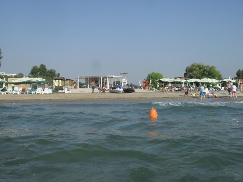 Aproximativ 120 de salvamari vor supraveghea plajele din Mamaia şi Constanţa