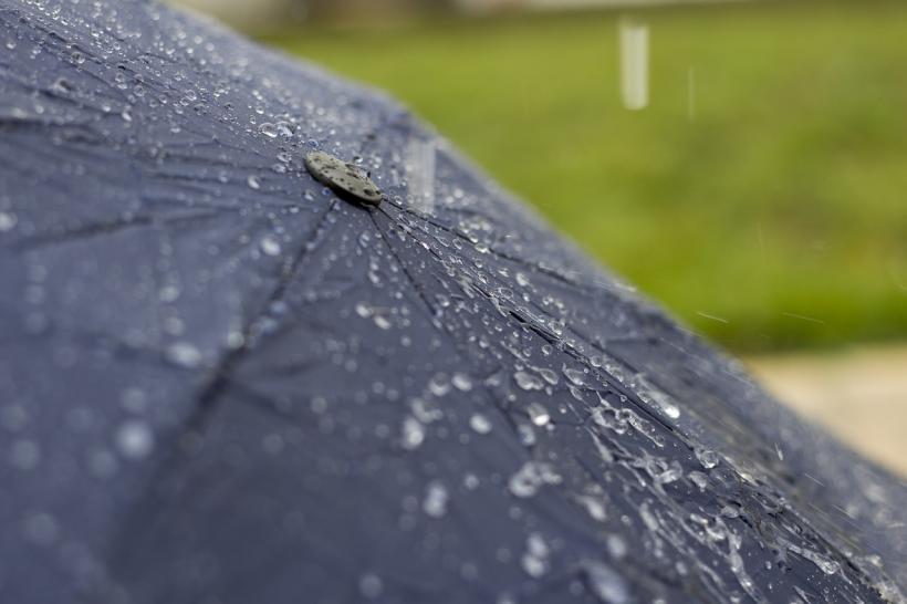 Ploi și vijelii în Constanța și Tulcea. Meteorologii au emis o avertizare nowcasting