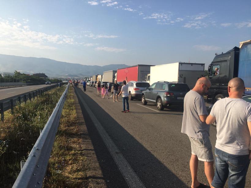 MAE: Coloana de mașini de trei kilometri la punctul de frontieră dintre Bulgaria și Grecia