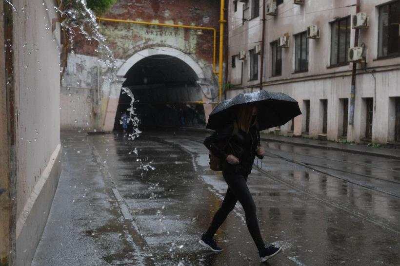 ALERTĂ ANM: Informare meteo de ploi, valabilă în toată țara, miercuri, între orele 12.00 și 22.00