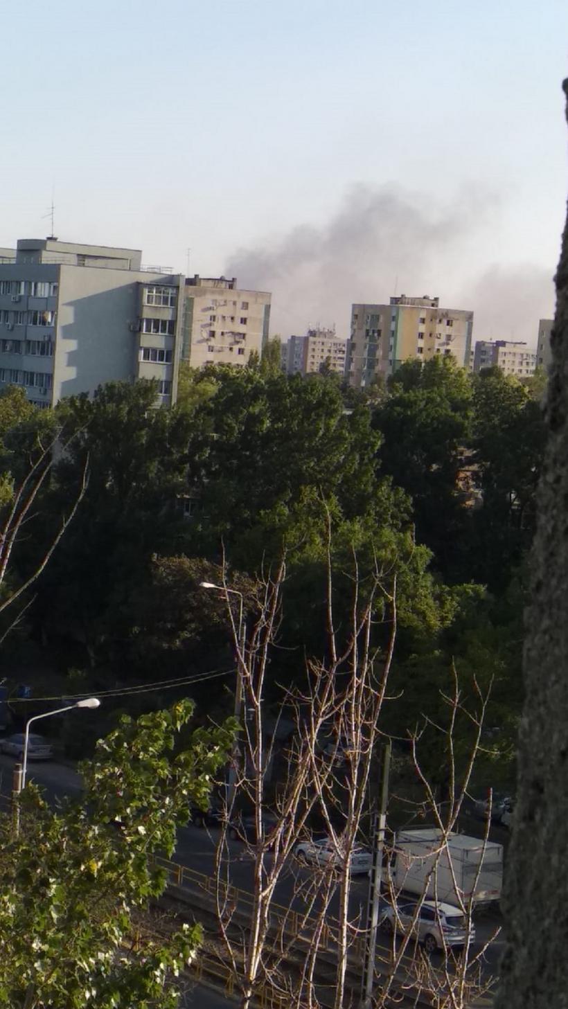 Incendiu de vegetație în Capitală: Opt autospeciale de stingere, la fața locului