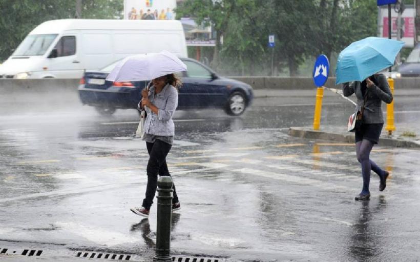 Alertă ANM. Cod galben de ploi torențiale, vânt și grindină