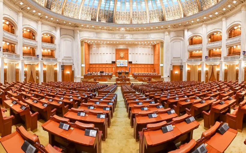 A început şedinţa Parlamentului în care e citită moțiunea de cenzură 
