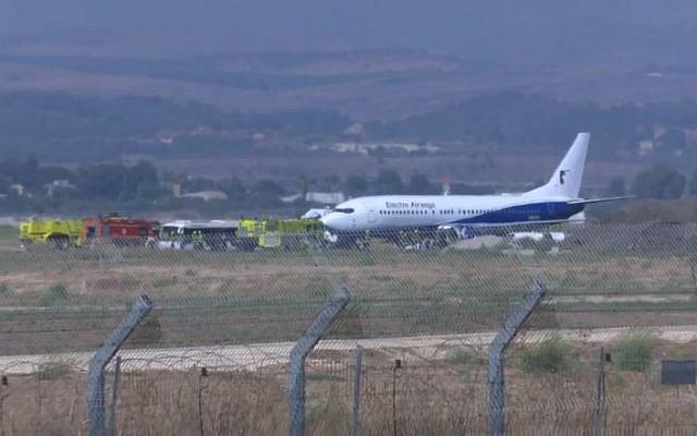 Alertă  pe Aeroportul Băneasa: Un avion și-a rupt trenul de aterizare