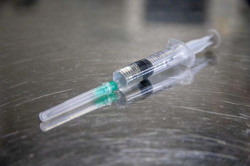 „O boală inexplicabilă” apărută la testări. ​​​​​​​Vaccinul anti-COVID care ar trebui să ajungă în România, pus în stand-by