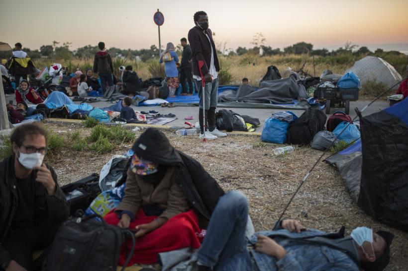Incendiu în tabăra de refugiați Moria. Guvernul Greciei spune că doar migranții care se vor muta în noua tabăra pot primi azil