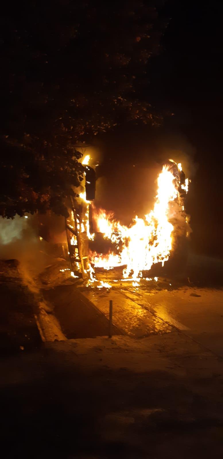 Autobuz incendiat într-o localitate din Botoșani