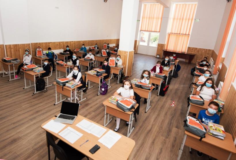 91 de elevi si profesori din Cluj, depistati cu COVID-19