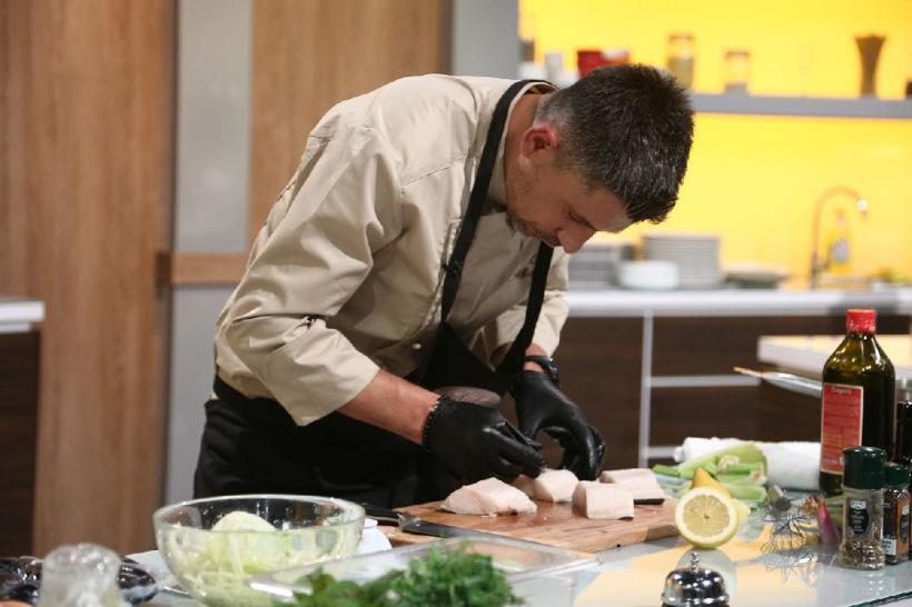Chefi la cuțite, din nou lider de audiență pe toate segmentele de public  Chef Florin Dumitrescu a dat cuțitul de aur
