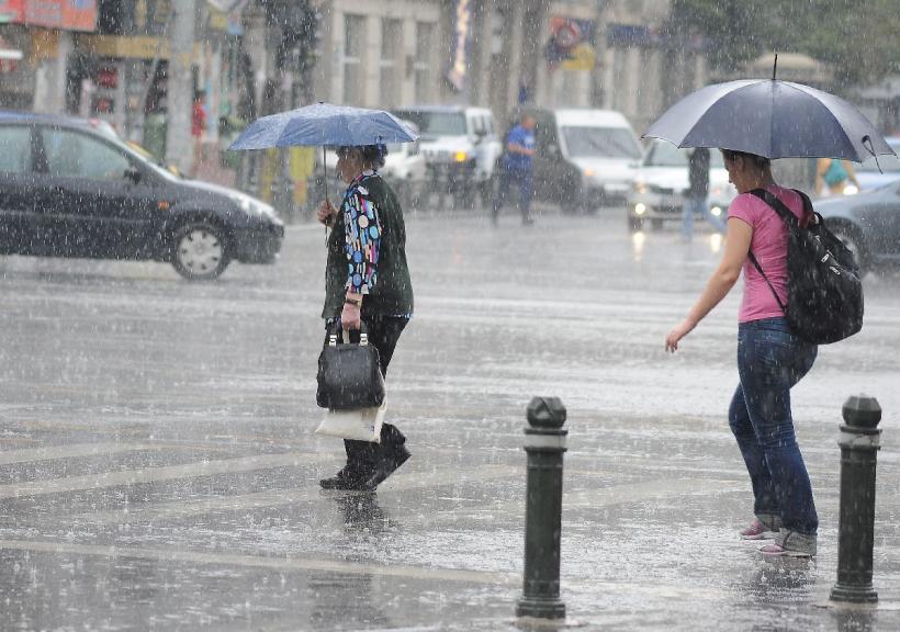 Vești proaste de la meteorologi: Ploi abundente și vijelii în cea mai mare parte a țării