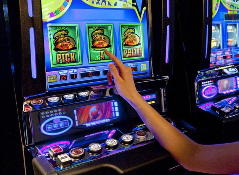 Operatorii de jocuri de noroc critică noile restricții: Sălile de jocuri au cel mai mic risc epidemiologic şi generează cele mai mari venituri la buget