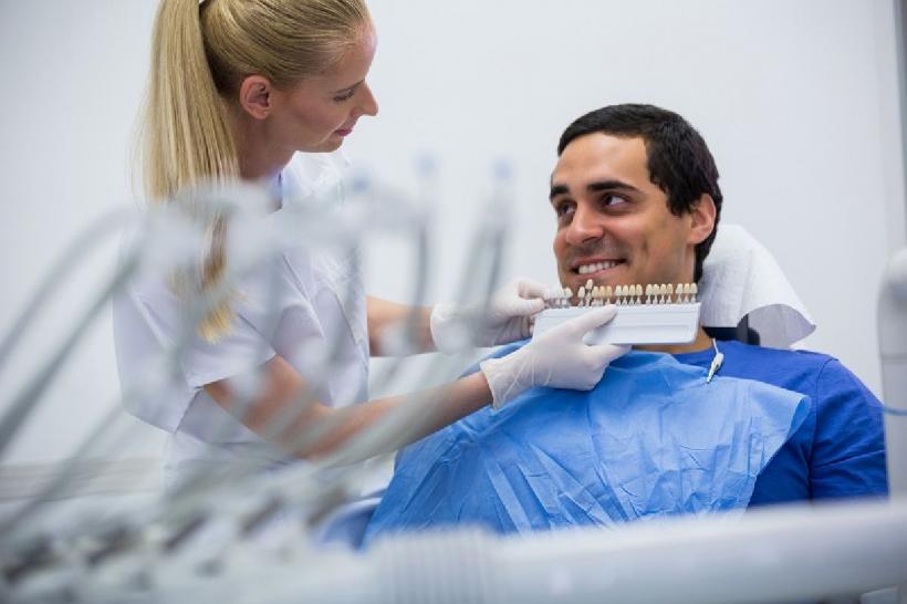 Nu ai apelat la implantul dentar din cauza pretului? Afla avantajele acestui tratament modern!