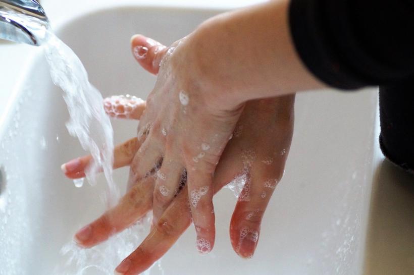 Spălatul pe mâini ne ferește de 200 de boli