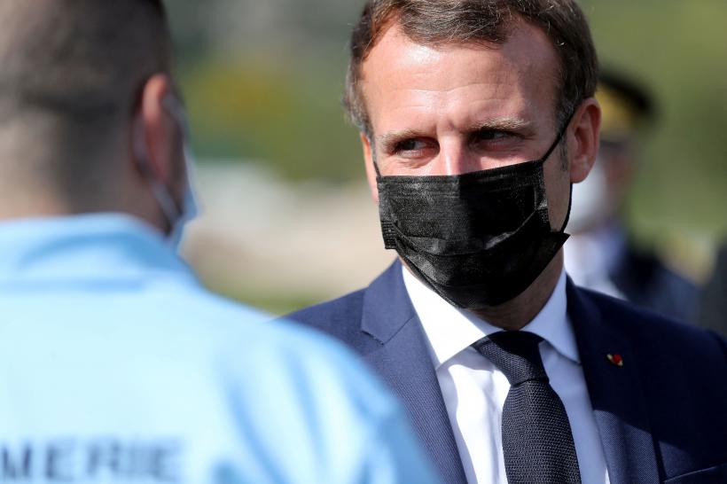 Macron a numit decapitarea profesorului de istorie drept un „atac terorist islamist”